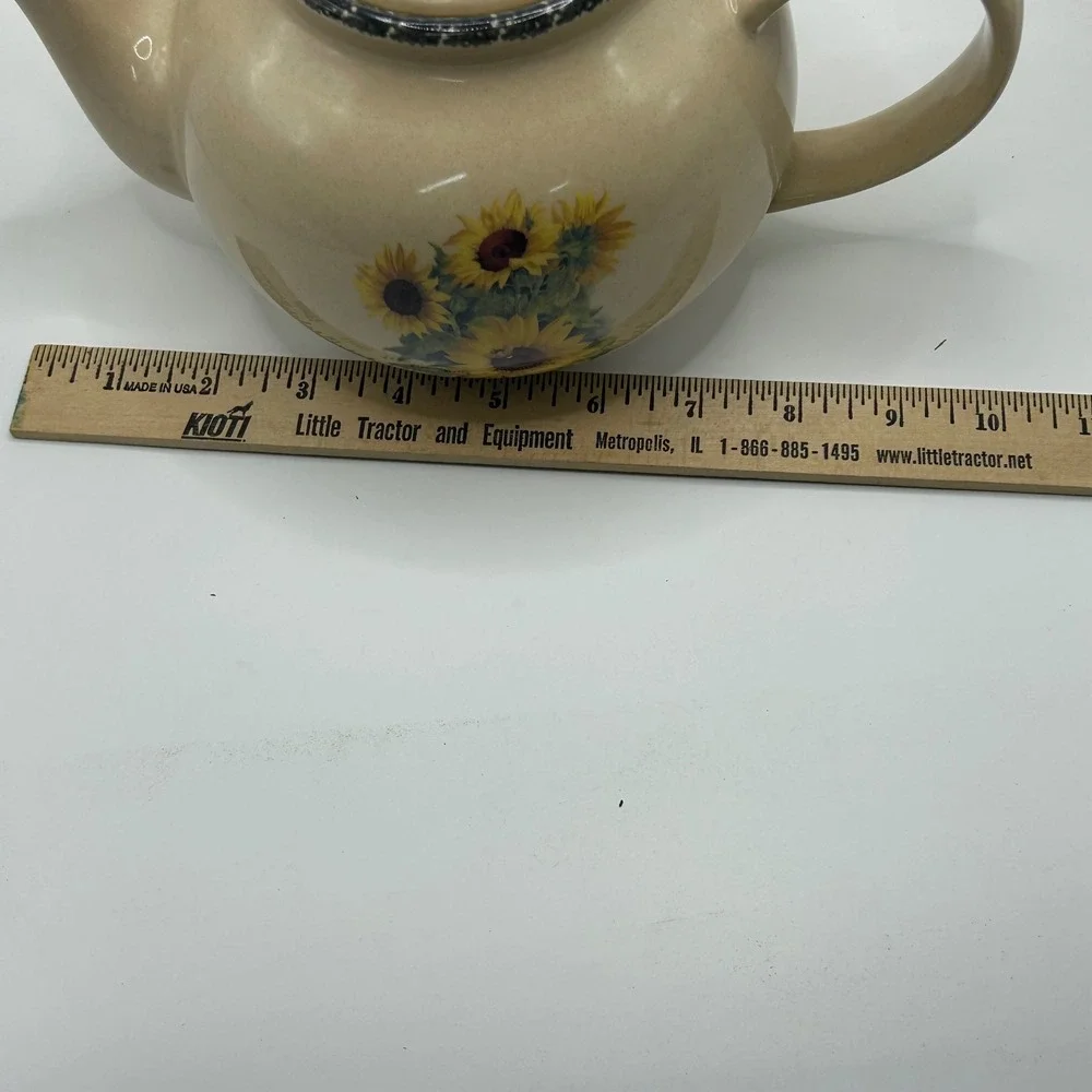 Home & Garden Party Ltd Sunflower Ceramic Teapot Cream 2002 Vintage